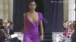 Garota caucasiana ví ...